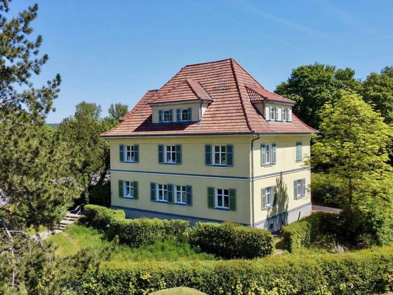 Neoklassizistisches Investorenobjekt – Vermietetes Wohn- und Geschäftshaus mit Baureserve